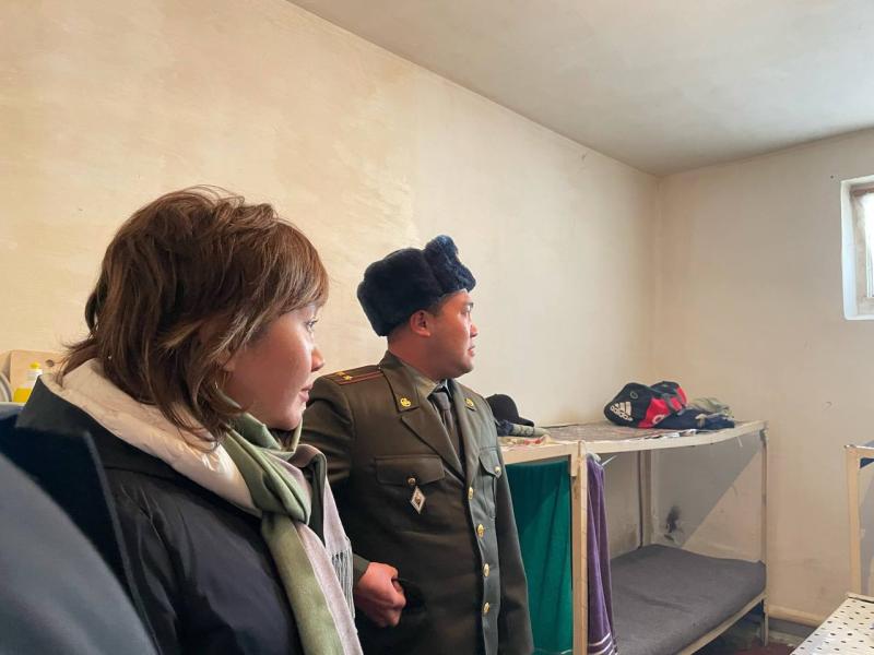 Акыйкатчы Караколдогу тергөө абагынын кармоо шарттары менен таанышты  