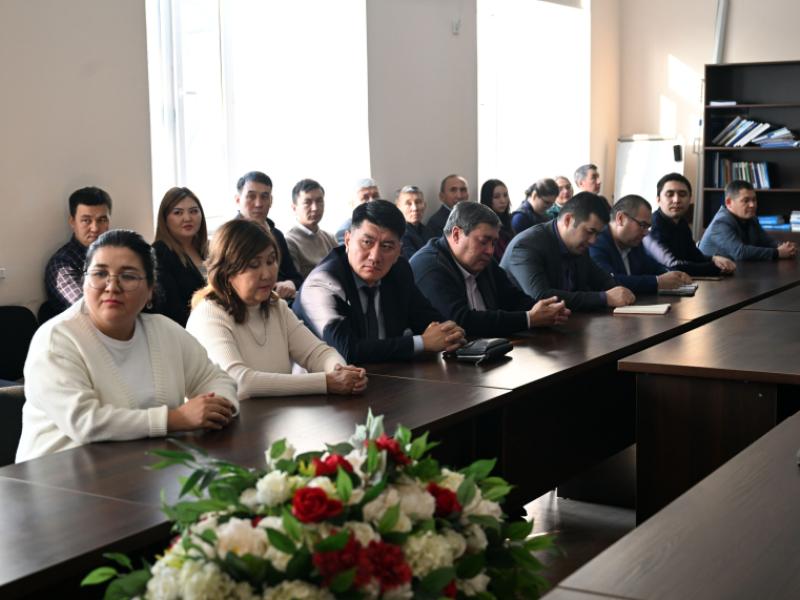 Коллективу Института Омбудсмена КР представили нового заместителя Акыйкатчы