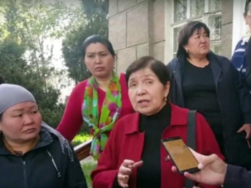 Представители Акыйкатчы встретились торговцами рынка «Берекет», пострадавшими от сегодняшнего пожара