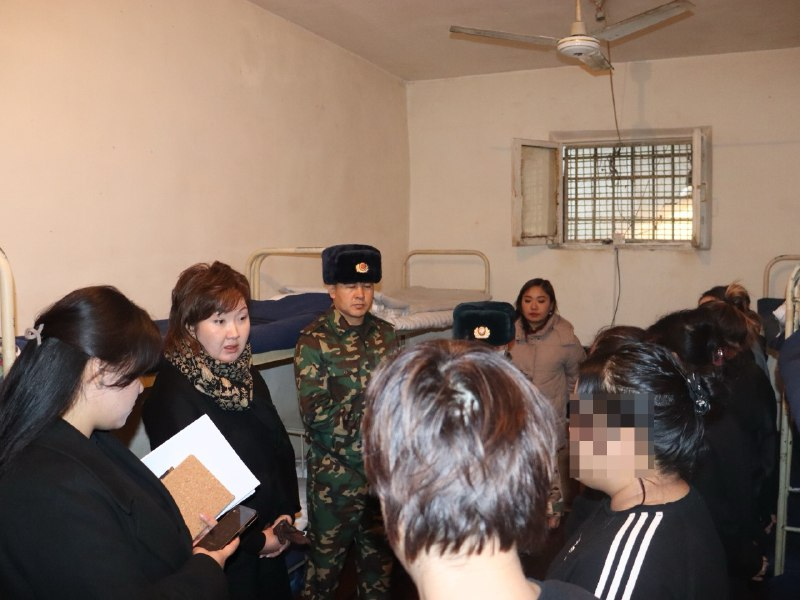 Акыйкатчы Джамиля Джаманбаева посетила СИЗО в Бишкеке