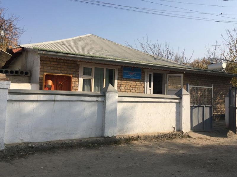 Сотрудники Института Омбудсмена КР посетили детский дневной реабилитационный центр «Нур» г. Баткен