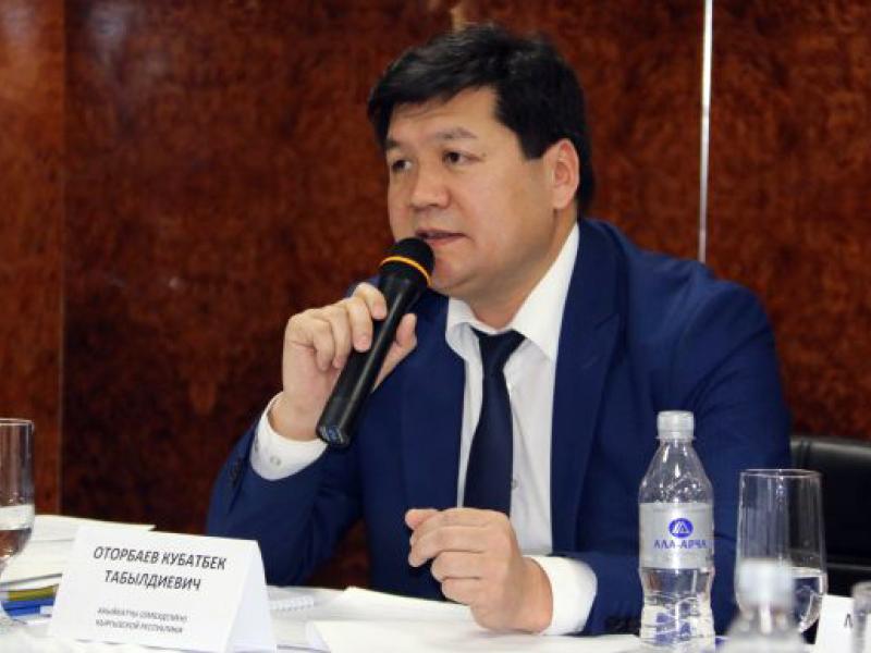 Омбудсмен Кубат Оторбаев: Карганбек Самаков должен быть оправдан
