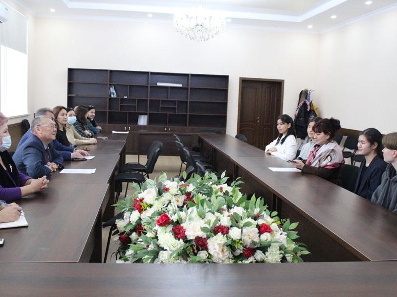 Акыйкатчы мектеп окуучулары жана студенттер арасындагы "Адам укуктары биздин көзүбүз менен" эл аралык сынагынын жеңүүчүлөрүн сыйлады