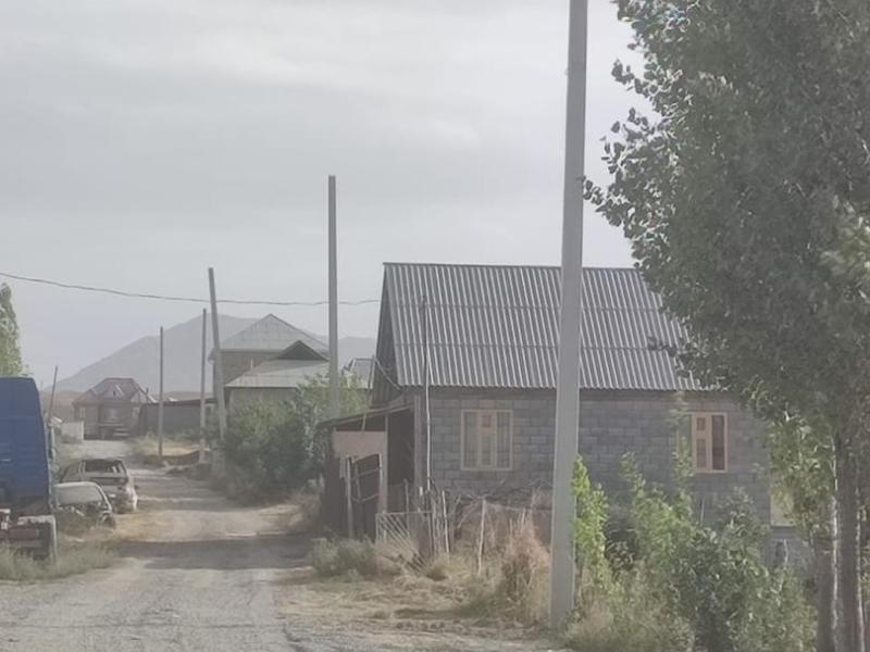 После вмешательства Акыйкатчы в домах жителей одного из сел Кадамжайского района впервые появился свет