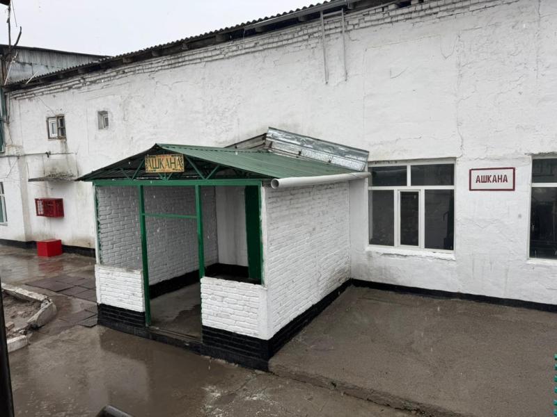 Акыйкатчы Институтунун кыйноолордун алдын алуу борбору №27 түрмөгө мониторинг жүргүздү