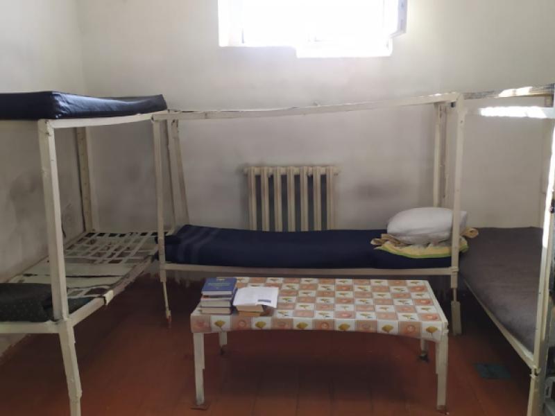 Акыйкатчы Институтунун кызматкерлери Караколдогу тергөө абагына жана Балыкчы, Чолпон-Ата шаарларындагы убактылуу кармоо жайларына барышты