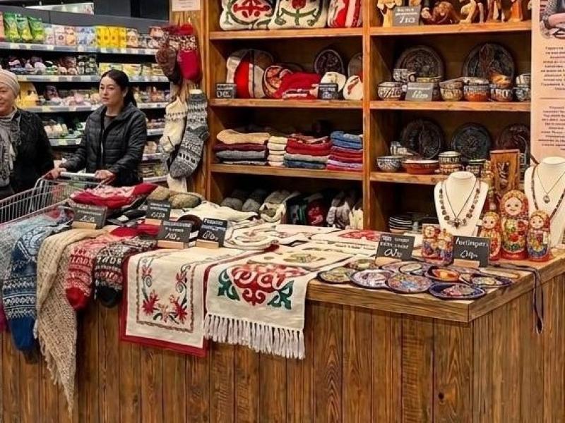 Институт Акыйкатчы призывает торговые сети организовать социальный уголок